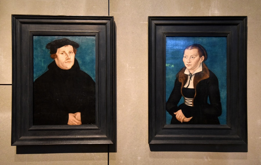 Das Bild zeigt die beiden Porträts von Martin Luther und Katharina von Bora, gemalt von Lucas Cranach d.Ä., 1529.